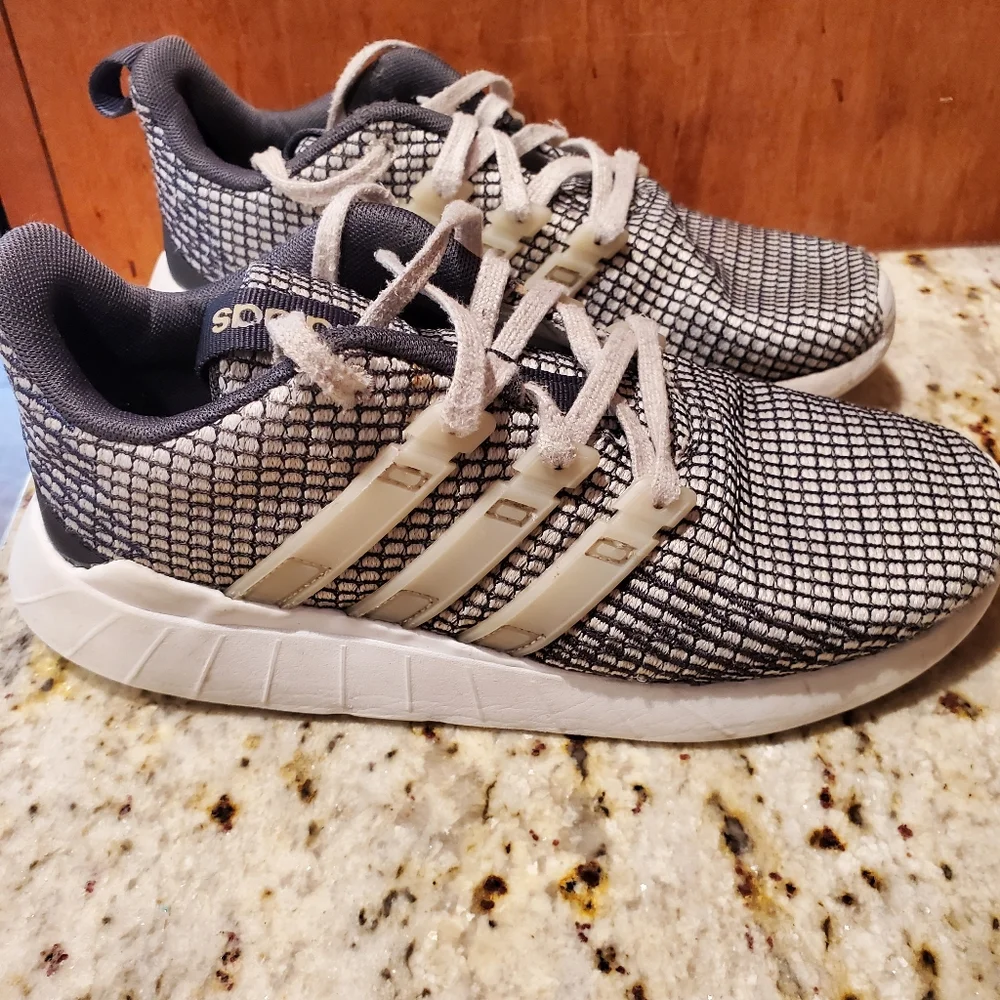 Boys adidas shoes - Picture 3 of 4